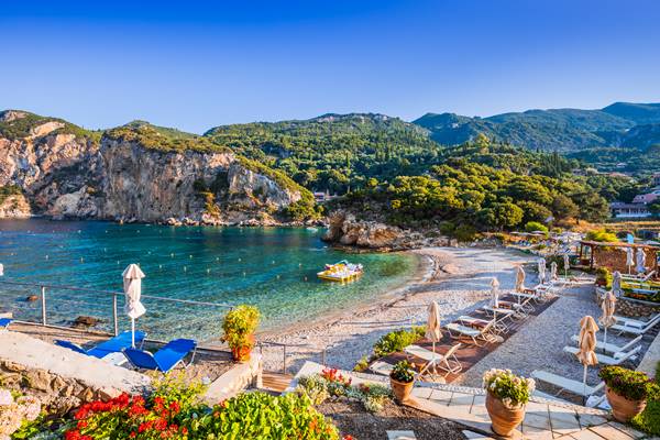 Plage d’Agios Petros à Corfou