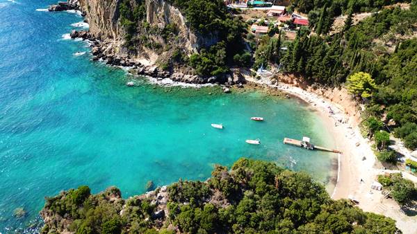 Plage d’Ampelaki à Corfou