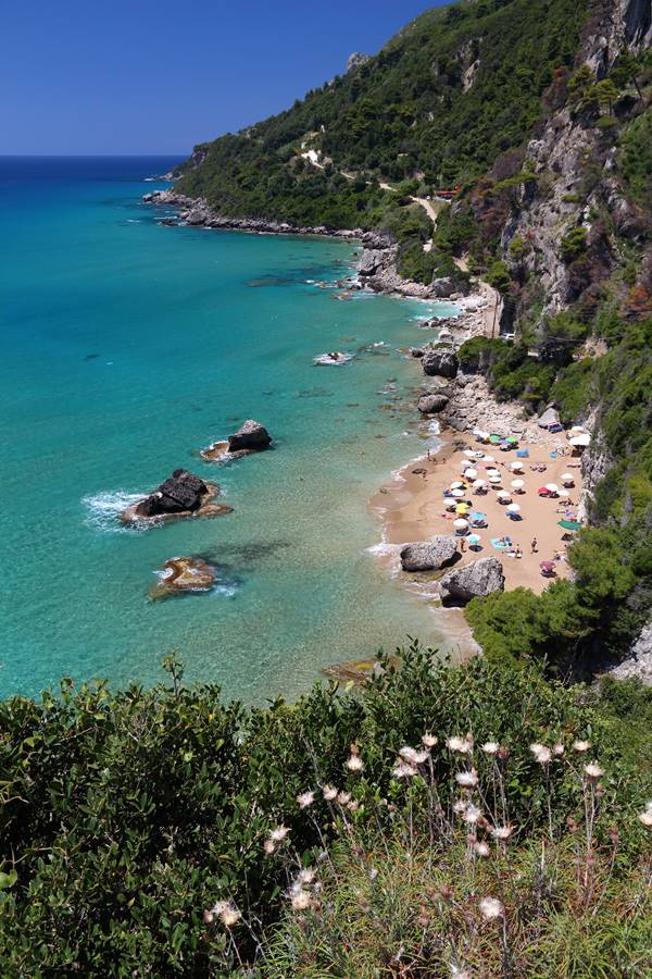 Plage nudiste de Myrtiotissa à Corfou